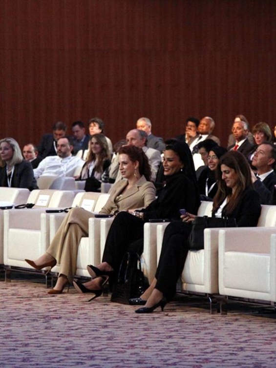 مع الشيخة موزة