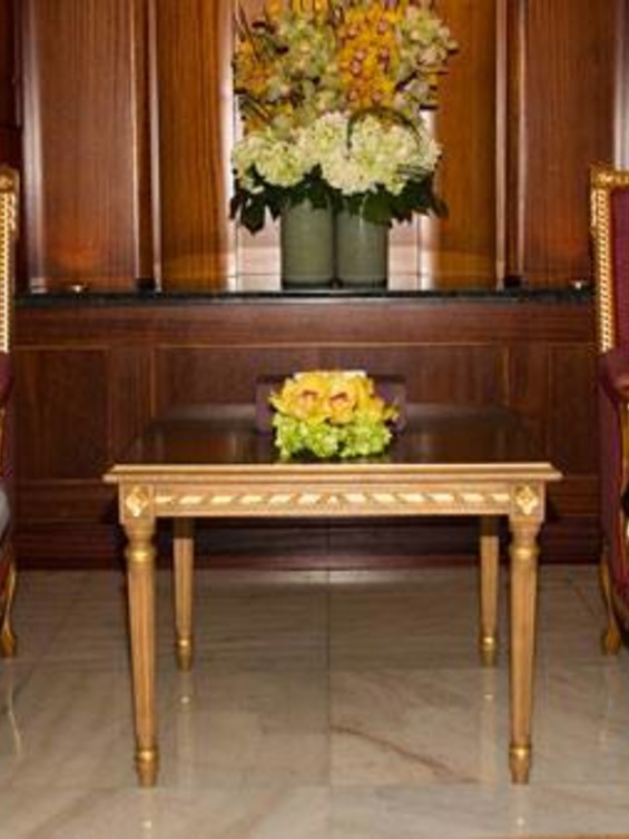 للا سلمى و الشيخة جواهر بنت حمد السحيم زوجة الشيخ تميم امير قطر ﺑﺎﻟﻘﺎﻋﺔ ﺍﻷ‌ﻣﻴﺮﻳﺔ بمطار الدوحة