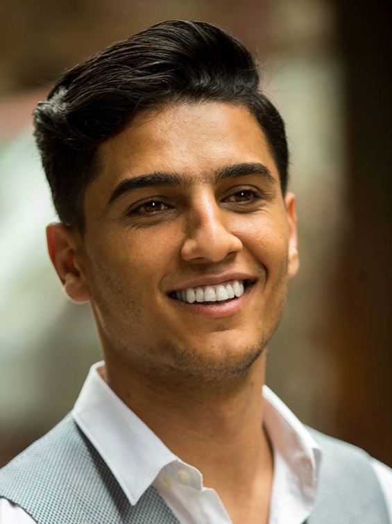 النجم الفلسطيني محمد عساف يحتفل اليوم السبت في 1 سبتمبر بعيد ميلاده ال29، ونجح محمد أن يثبت وجوده على الساحة الفنية منذ فوزه بلقب اراب آيدول.