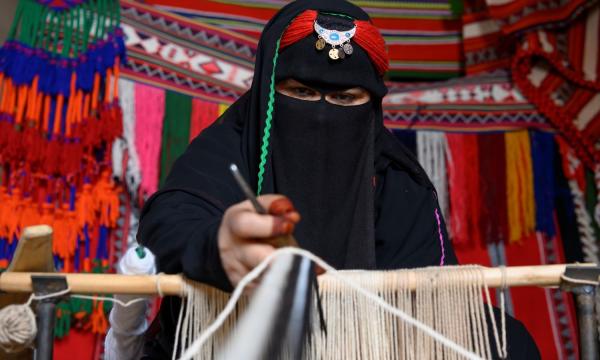 عمق وأصالة الموروث الخليجي والعربي.. توسيع نطاق "السدو" وتسجيل البشت في قائمة التراث الثقافي لدى اليونسكو