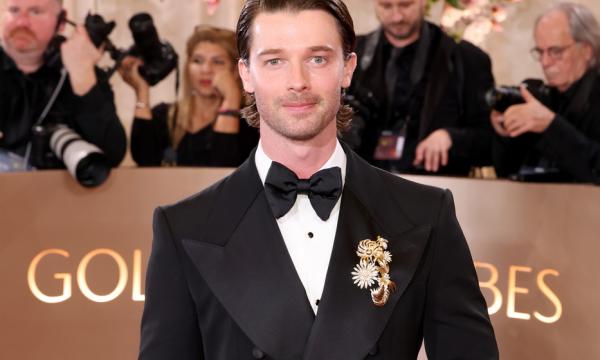 إطلالات رجالية لافتة على السجادة الحمراء مع تصاميم دار OMEGA في حفل الغولدن غلوب الـ83