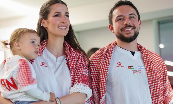 الأمير الحسين والأميرة رجوة يدعمان المنتخب