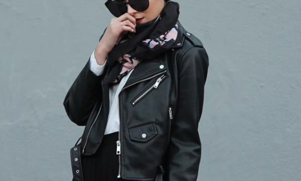 افكار لتنسيق الجاكيت الجلد الاسود مع الحجاب في شتاء 2021 ! - مجلة هي