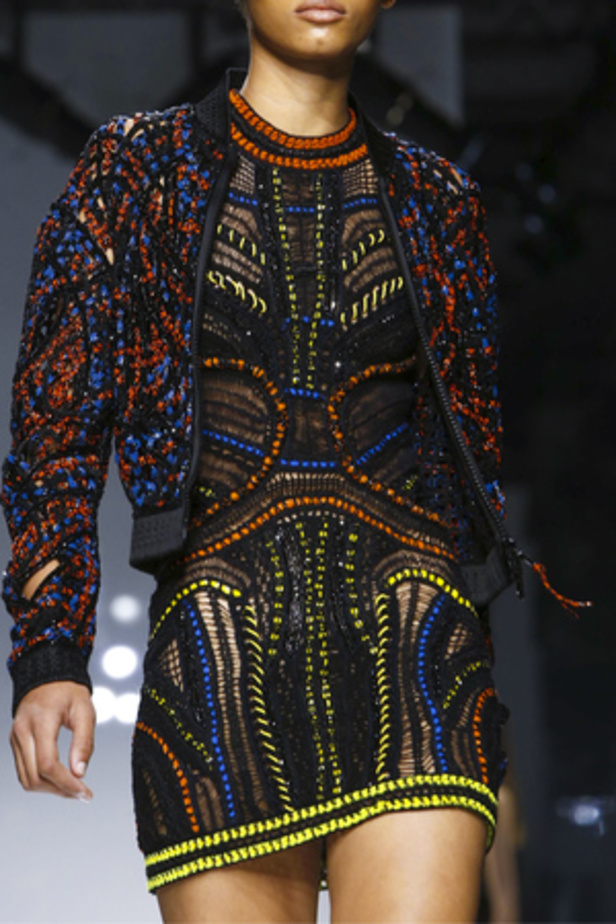 عرض فيرساتشي للأزياء الفاخرة لربيع وصيف 2016