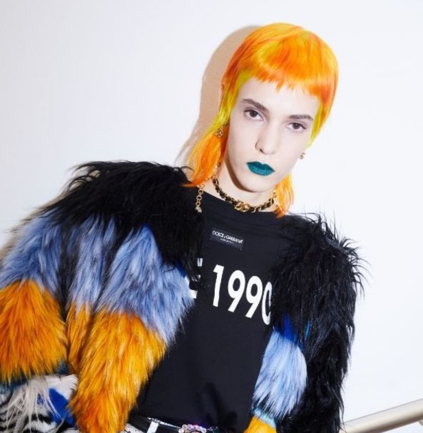 عرض أزياء Dolce & Gabbana لخريف 2021 بين نوستالجيا التسعينيات وتطوّر الحاضر