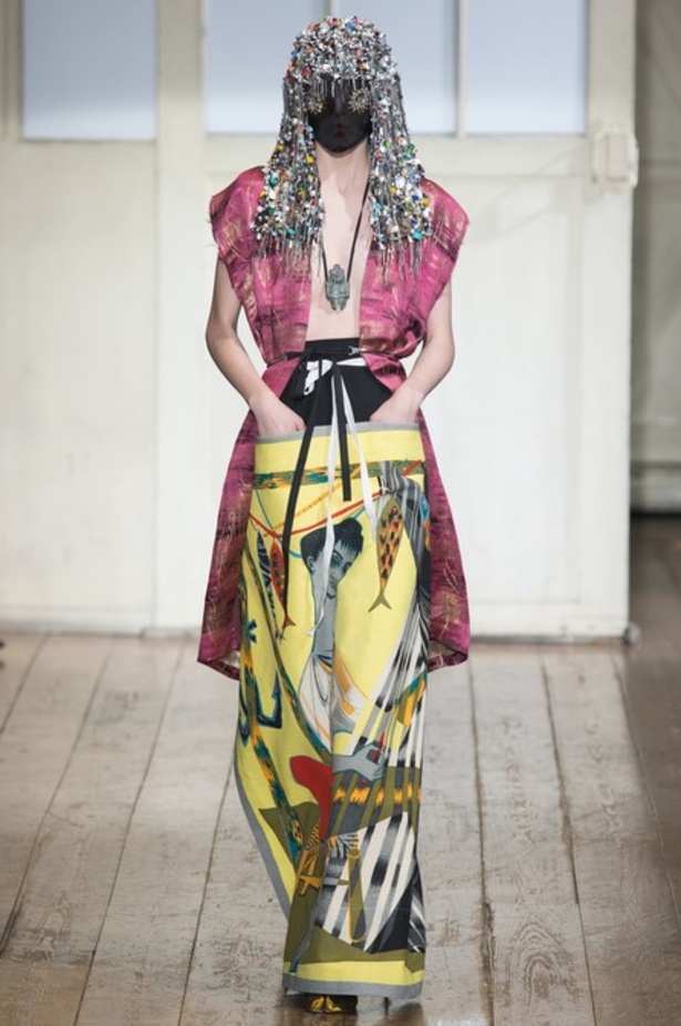 مزيج من الأقمشة الغريبة في مجموعة Maison Martin Margiela