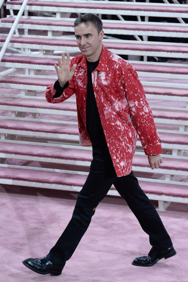 الأقمشة المطبّعة تبرز هوية ديور للأزياء الراقية 