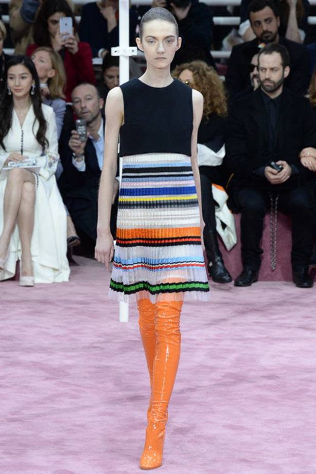 الأقمشة المطبّعة تبرز هوية ديور للأزياء الراقية 