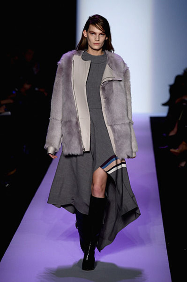 BCBGMAXAZRIA: أناقة عملية وبساطة راقية