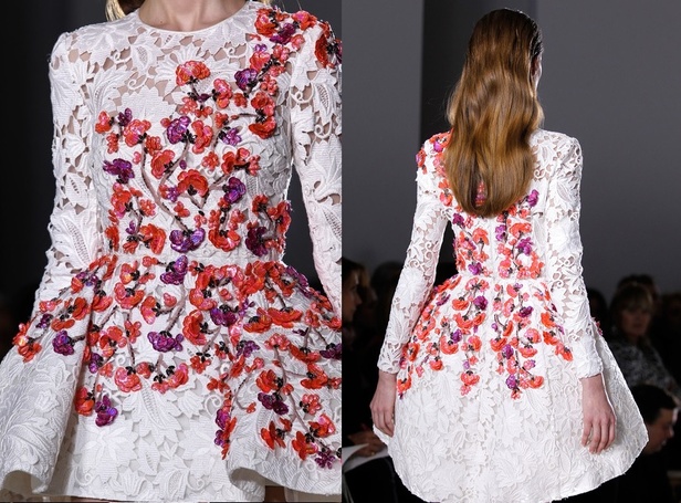 فستان بعقدة معقوصة حول الوركين من مجموعة Giambattista Valli SS 2014