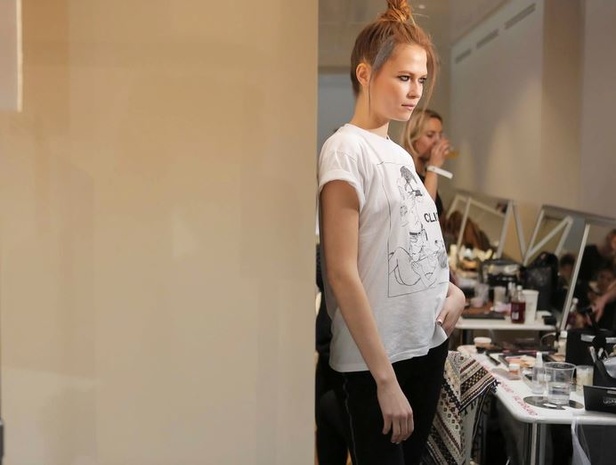 عرض Ulyana Sergeenko من وحي الغجر! 