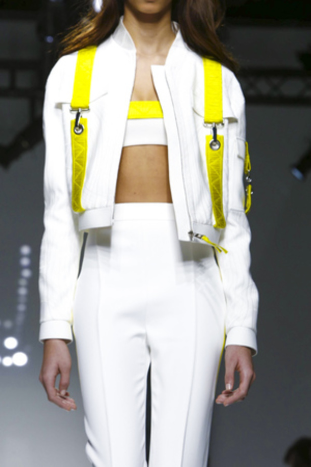 عرض فيرساتشي للأزياء الفاخرة لربيع وصيف 2016