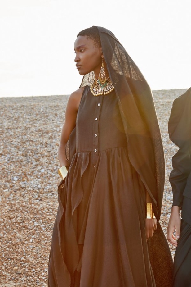 عرض ازياء OSMAN لربيع وصيف 2021 من اسبوع لندن للموضة