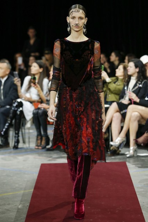 Givenchy بين الأسلوب الفيكتوري والهندي! 