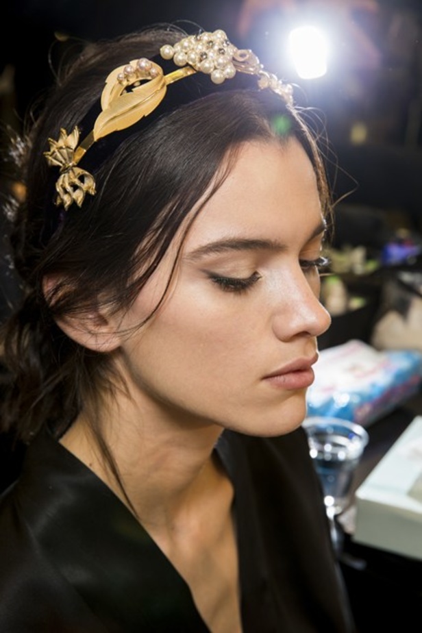 عندما تُكرّم دار Dolce & Gabbana الأم.. والعائلة!