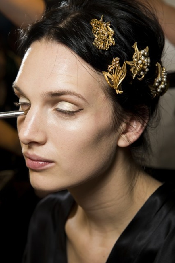 عندما تُكرّم دار Dolce & Gabbana الأم.. والعائلة!