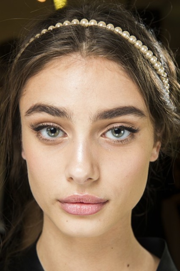 عندما تُكرّم دار Dolce & Gabbana الأم.. والعائلة!