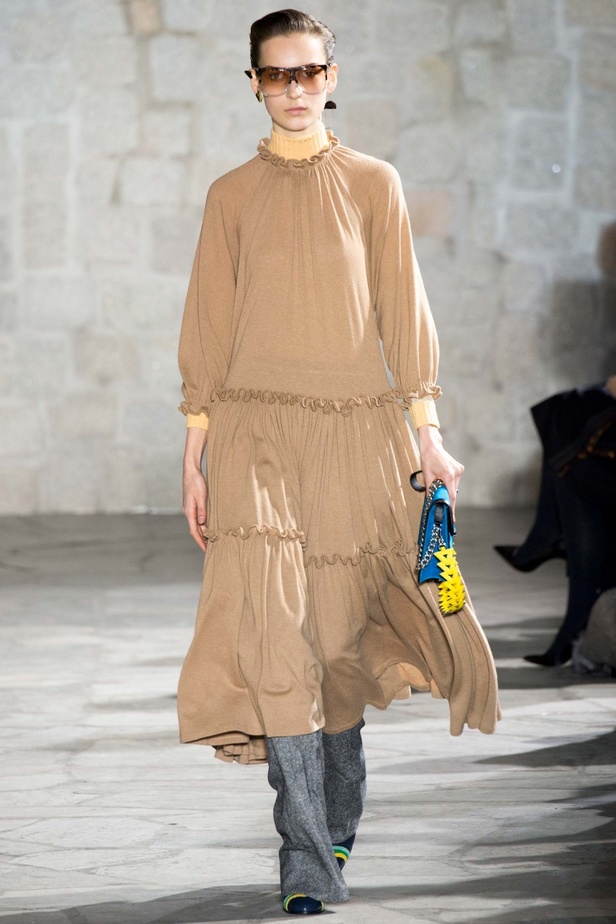 Loewe للمرأة العصرية والأنيقة