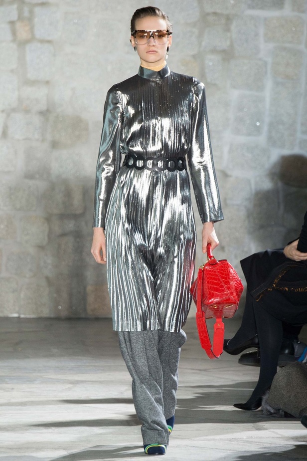 Loewe للمرأة العصرية والأنيقة