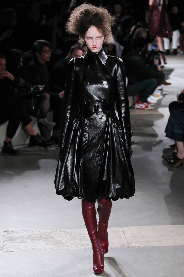 عرض Alexander McQueen كلاسيكية ولكن
