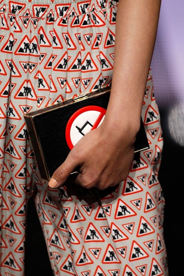 مجموعة Anya Hindmarch تراعي السلامة المرورية!