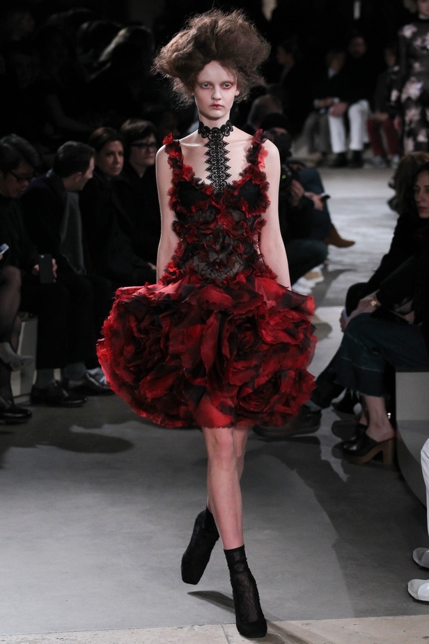 عرض Alexander McQueen كلاسيكية ولكن