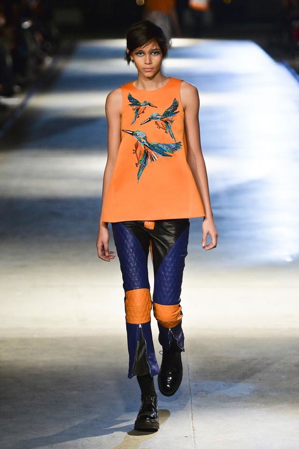 أزياء Giles... تفاصيل صغيرة تصنع الدهشة