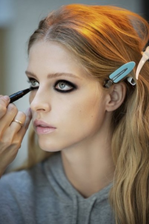 عرض ازياء دار شانيل لموسم خريف وشتاء 2021