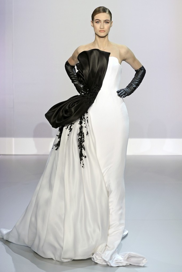 Ralph & Russo مجموعة حالمة تعيدنا الى العصر الذهبي