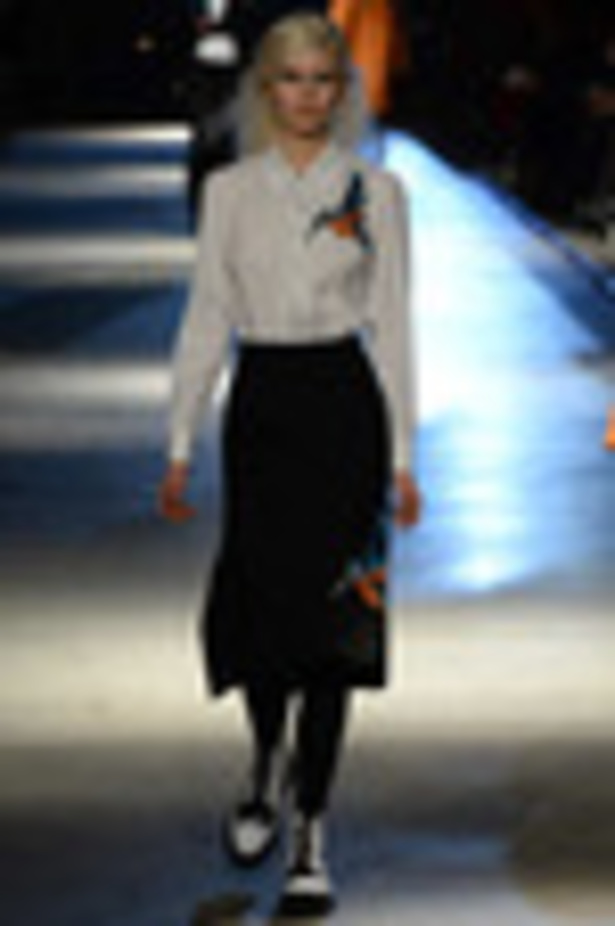 أزياء Giles... تفاصيل صغيرة تصنع الدهشة