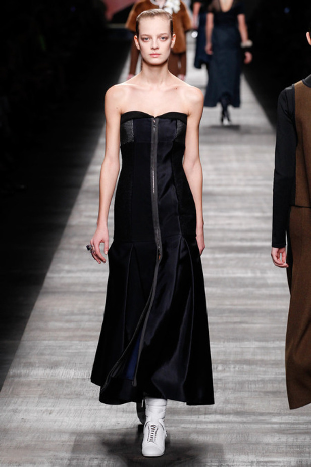 Fendi... دفء الفرو ونعومة البنفسج