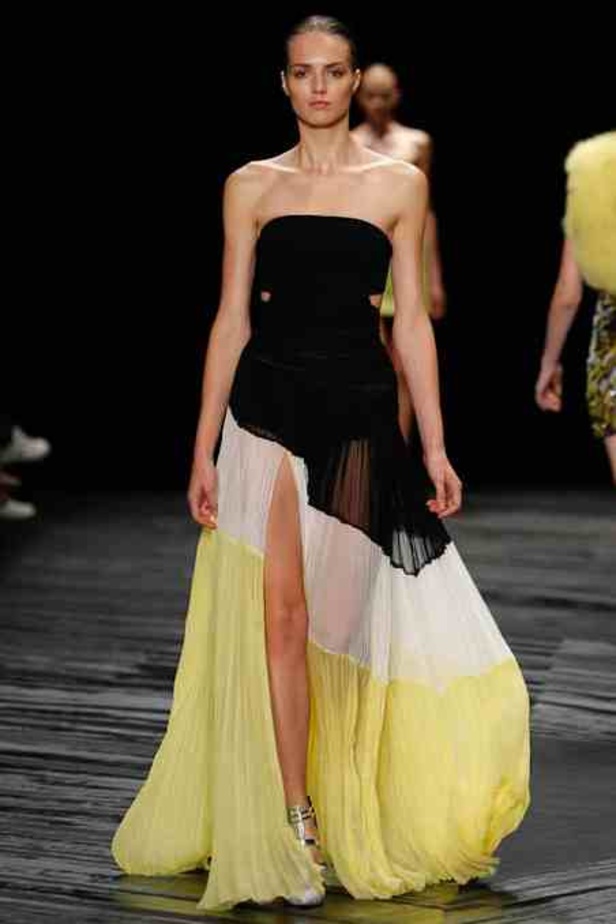 الفصول الأربعة تجتمع تحت سحابة J. MENDEL