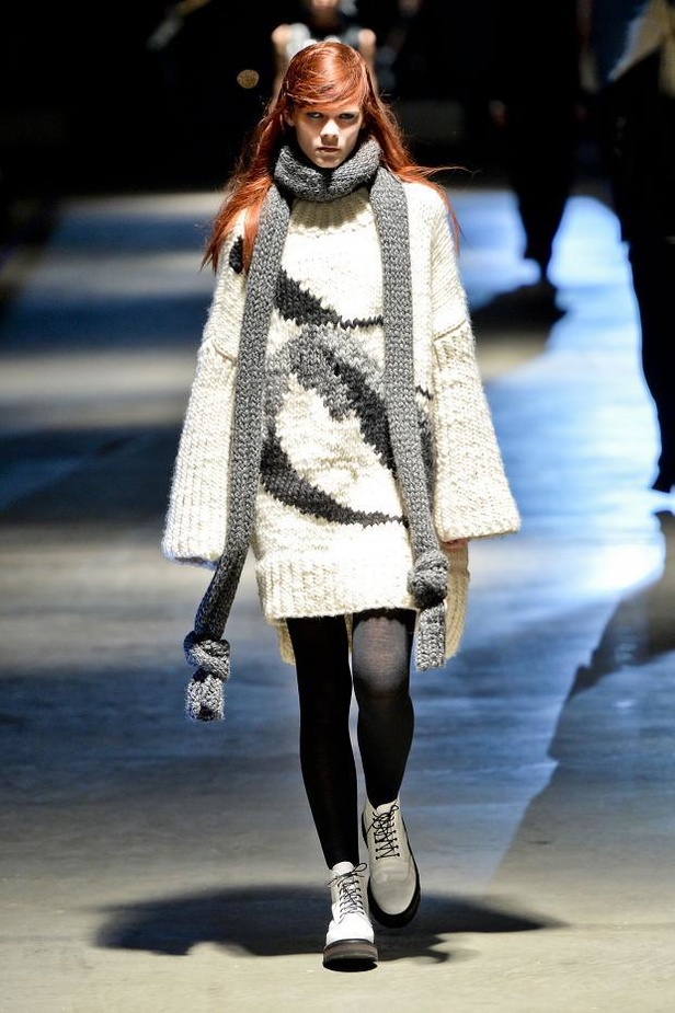 أزياء Giles... تفاصيل صغيرة تصنع الدهشة