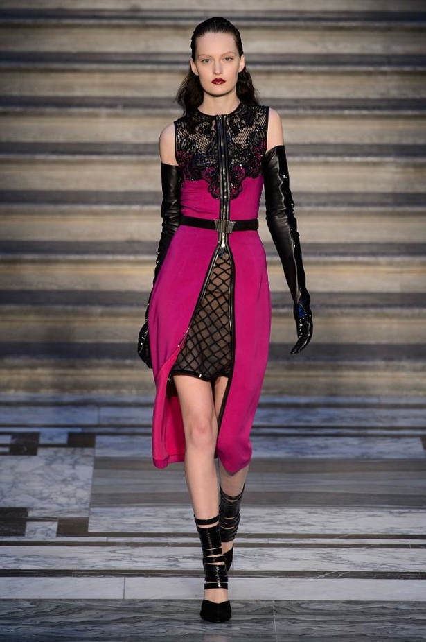 Julien Macdonald عاشق لموضة الشبك