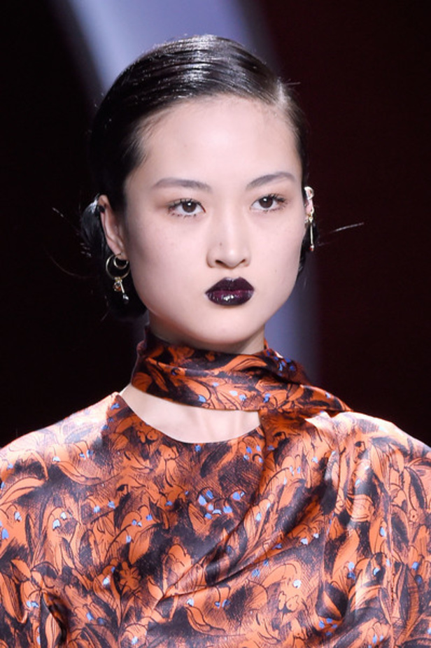 الأقمشة المطبّعة تبرز هوية ديور للأزياء الراقية 