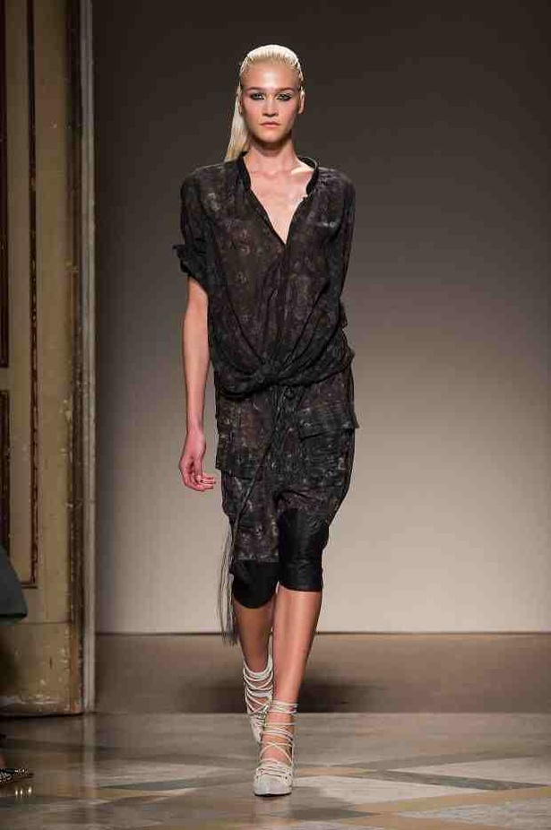 السفر تحت سحابة ربيع NICHOLAS K