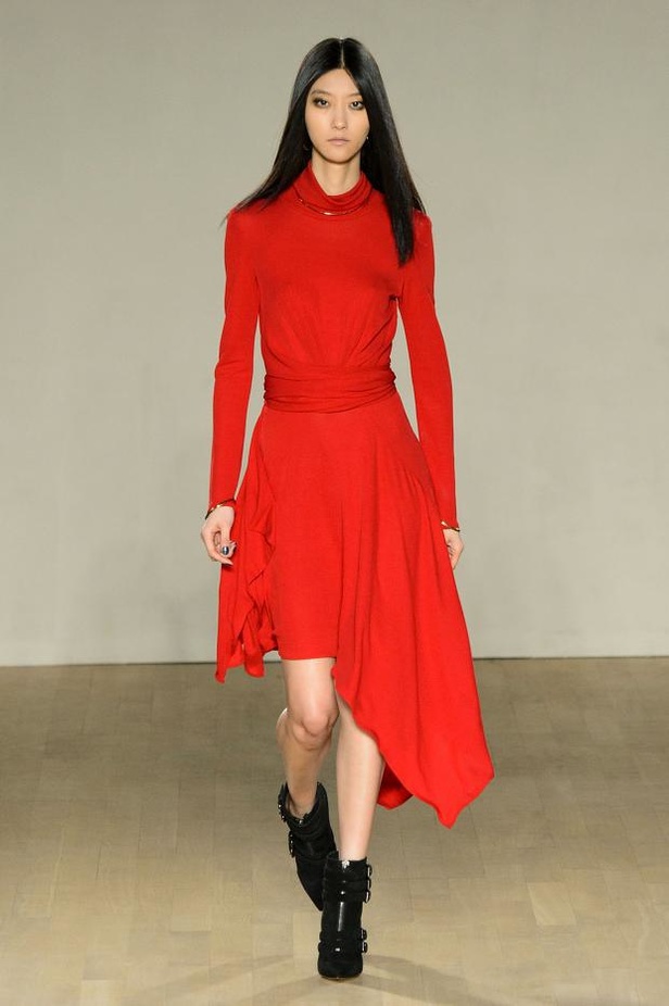 مجموعة Issa تتناغم بين الشراريب والأشكال الهندسية