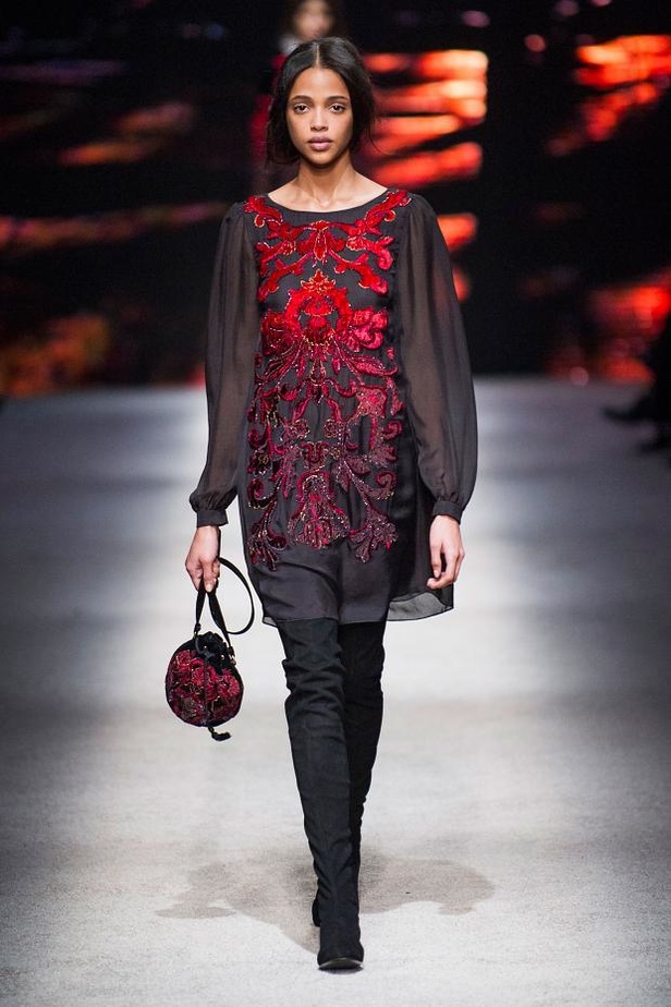 طلّة راقية في عالم التطريز مع Alberta Ferretti