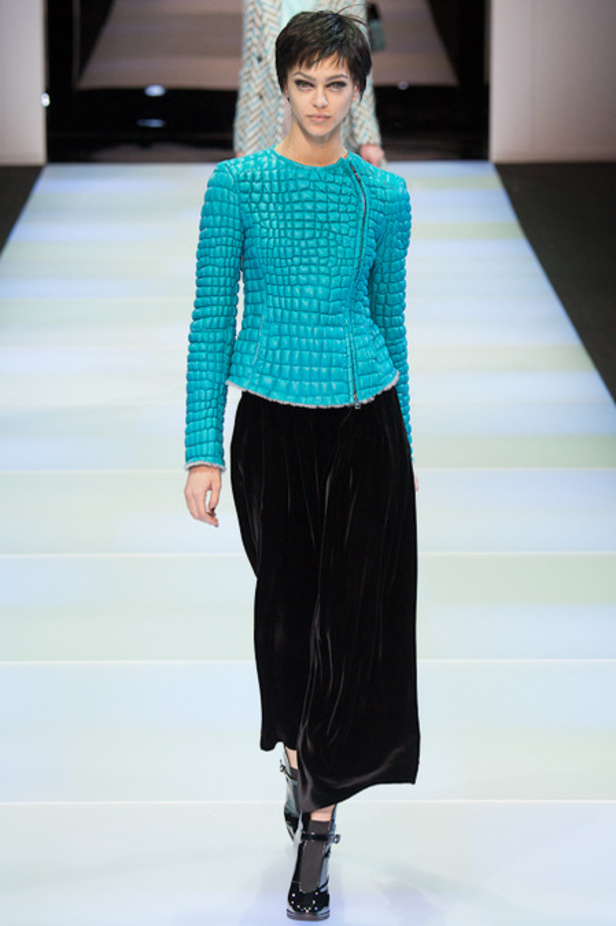 Emporio Armani يجمع تاريخ الموضة في عرض واحد