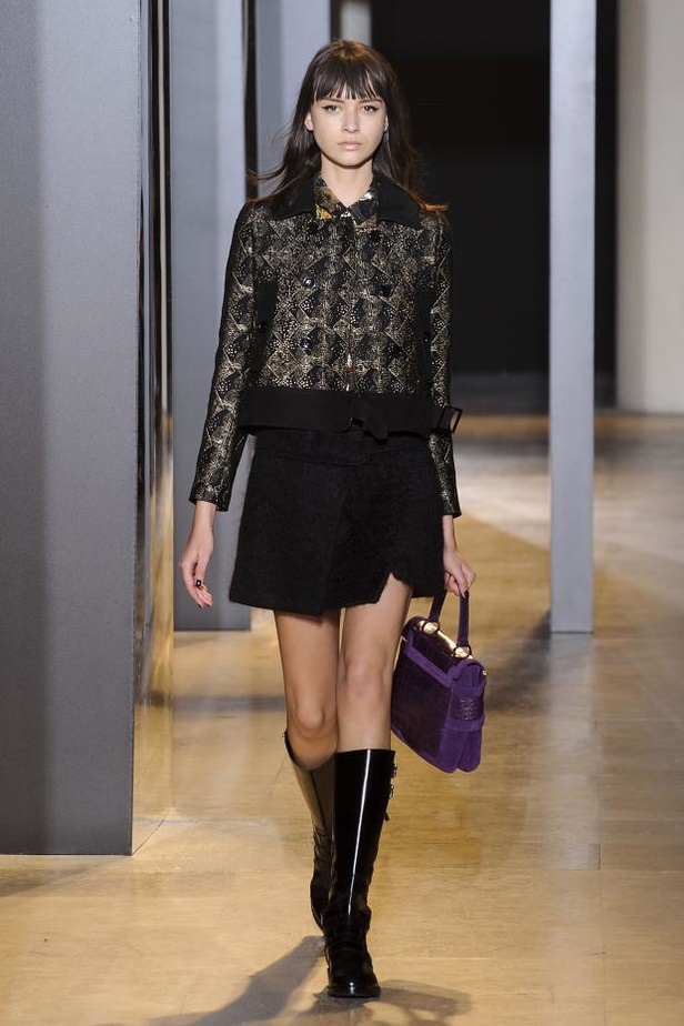 نقوش الأسماك الملوّنة في عرض  John Galliano