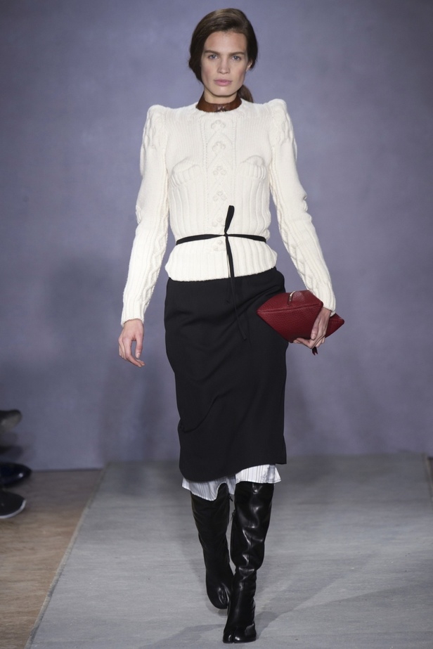 أناقة انكليزية من دار Martin Margiela الفرنسية