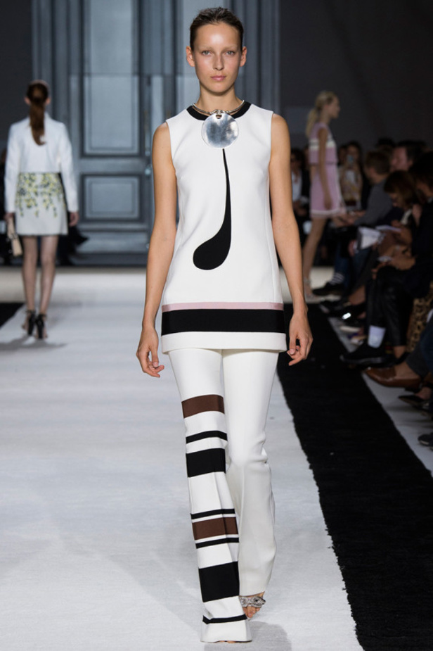 ريش وأزهار في عالم Giambatistta Valli