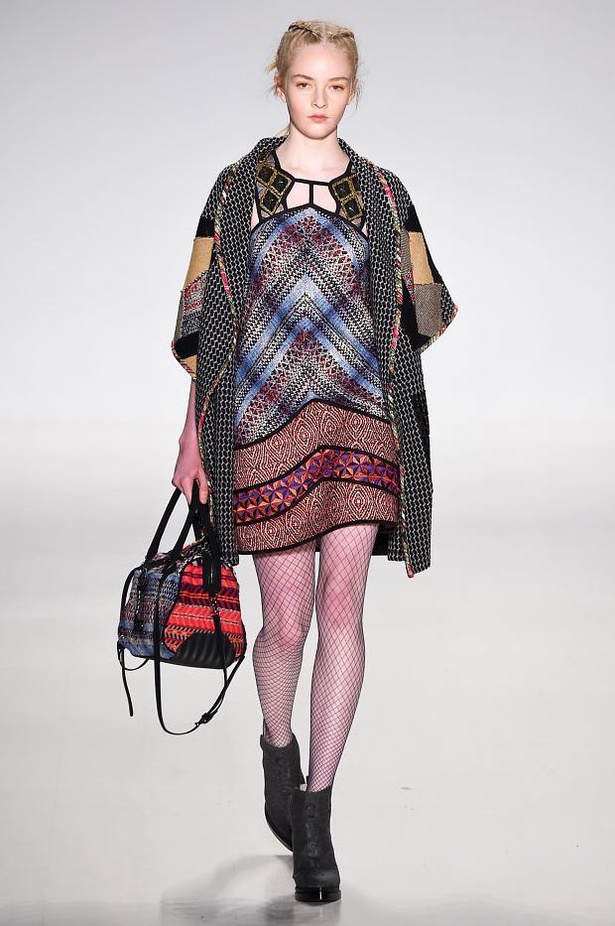 الكاروهات والأقمشة المطبّعة في عرض  Custo Barcelona