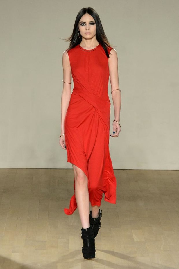 مجموعة Issa تتناغم بين الشراريب والأشكال الهندسية