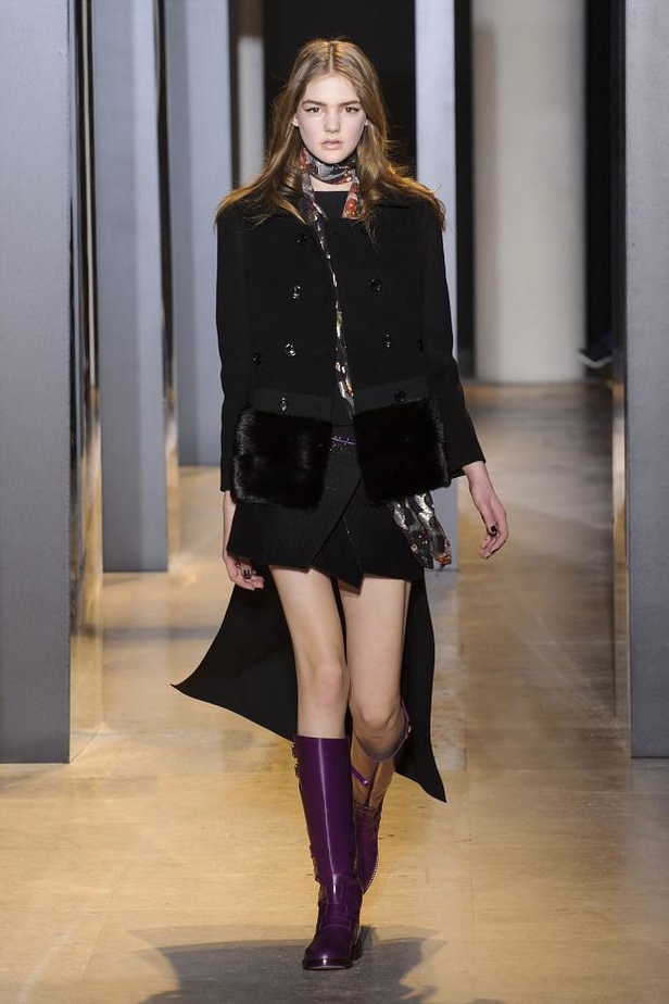 نقوش الأسماك الملوّنة في عرض  John Galliano