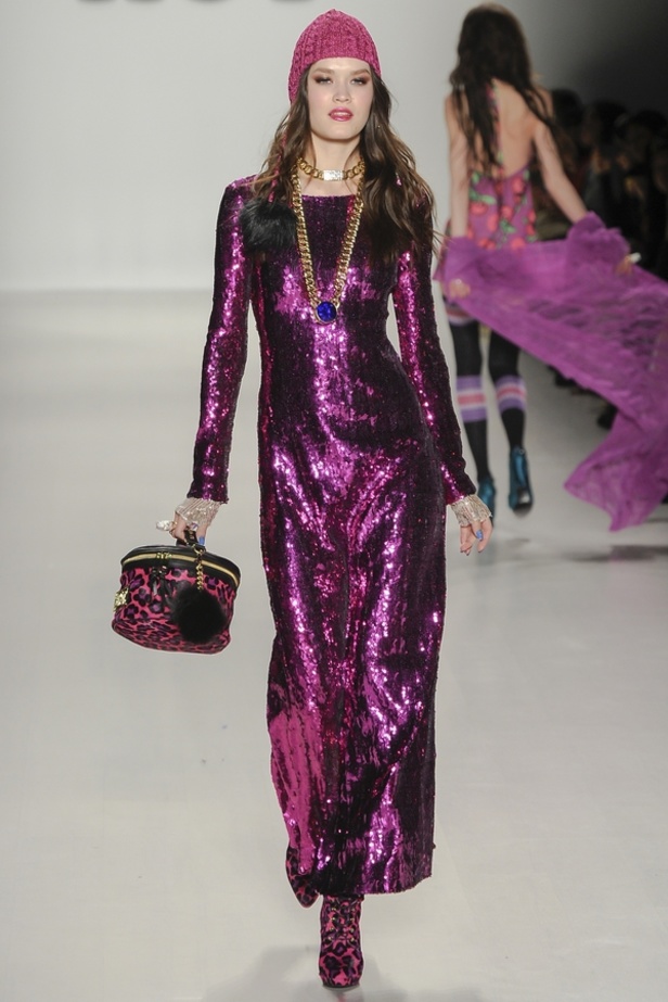 أجواء الثمانينيات في عرض Betsey Johnson