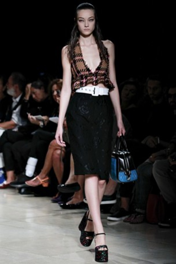 معاطف جلدية وسترات قصيرة في عرض  Miu Miu