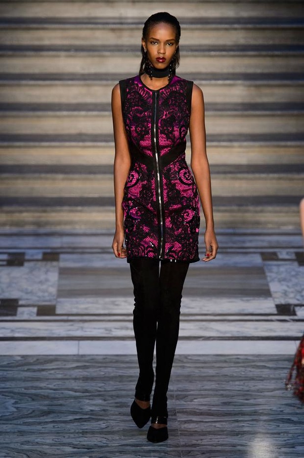 Julien Macdonald عاشق لموضة الشبك