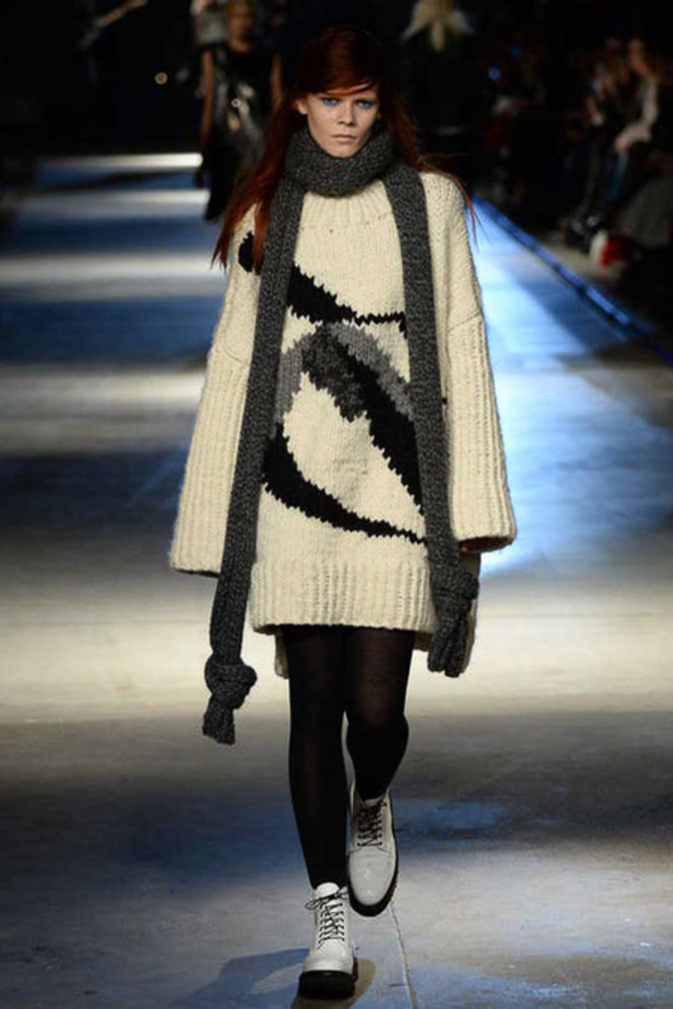 أزياء Giles... تفاصيل صغيرة تصنع الدهشة