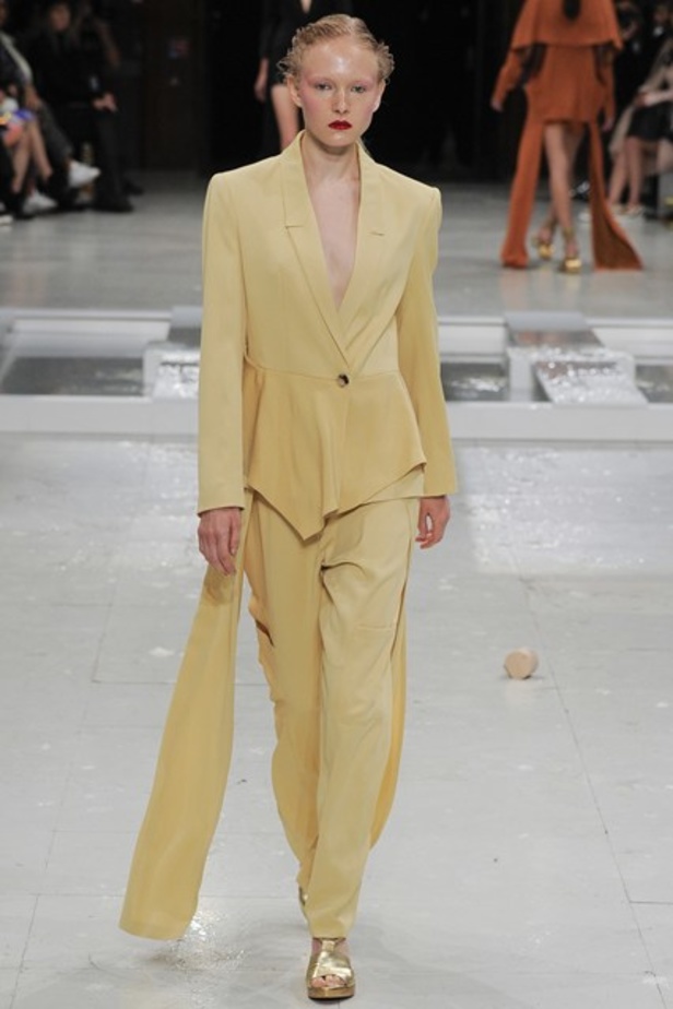 مجموعة Chalayan لربيع و صيف 2016